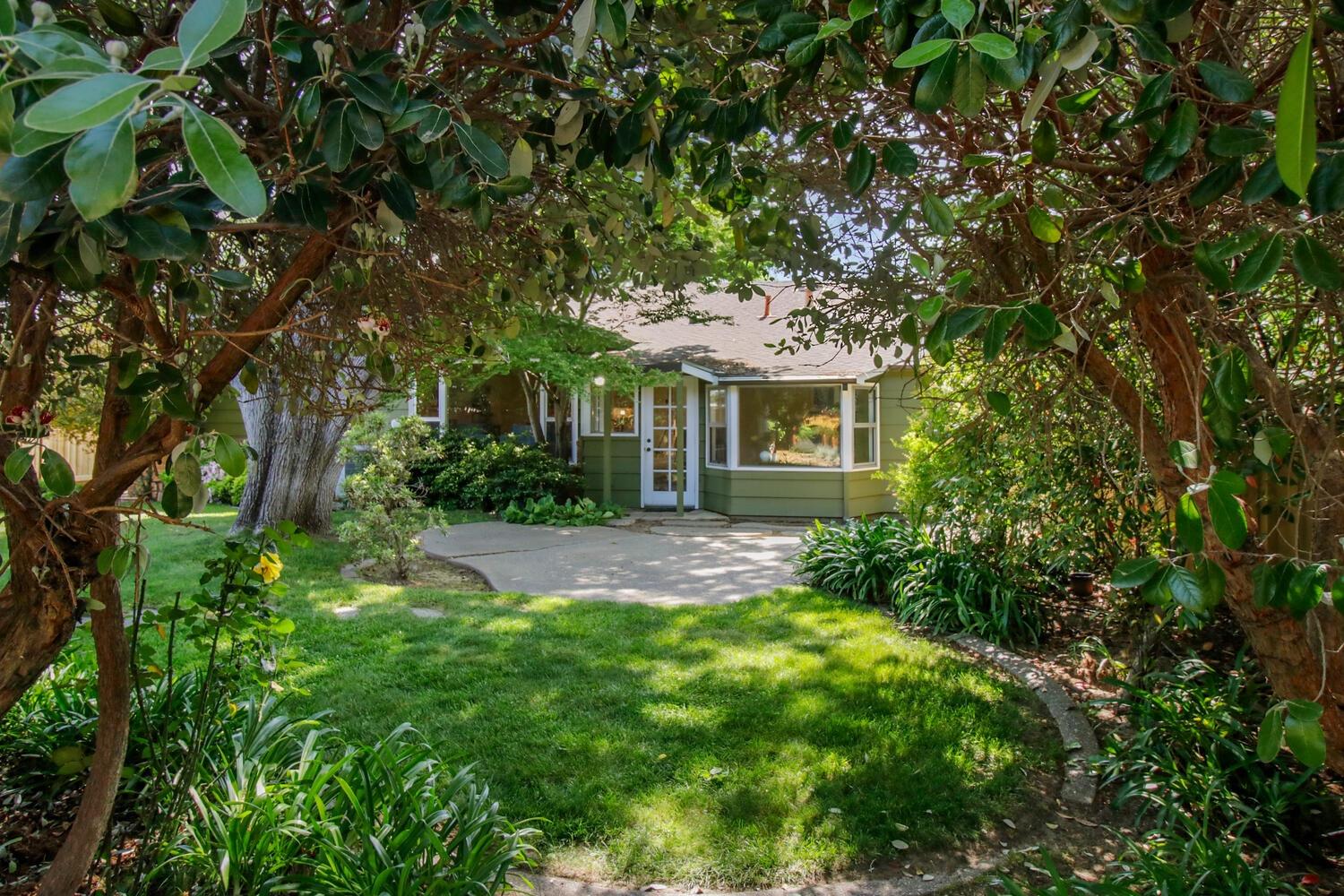 Virginia Way, Sacramento, California image 35