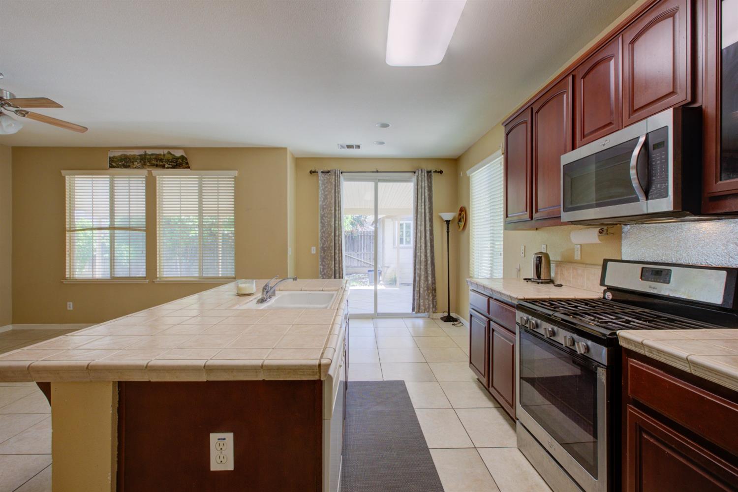 Detail Gallery Image 16 of 61 For 1492 Antioch Ct, Merced,  CA 95348 - 5 Beds | 2/1 Baths