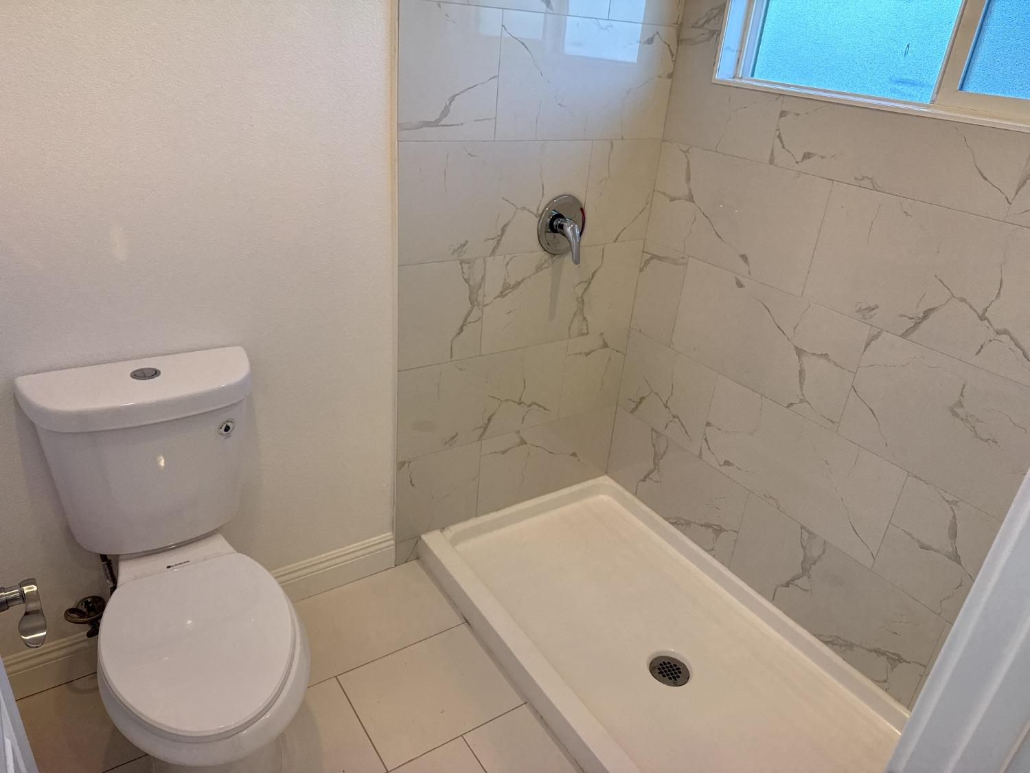 Detail Gallery Image 12 of 17 For 561 Jason Dr, Turlock,  CA 95380 - 3 Beds | 2/1 Baths