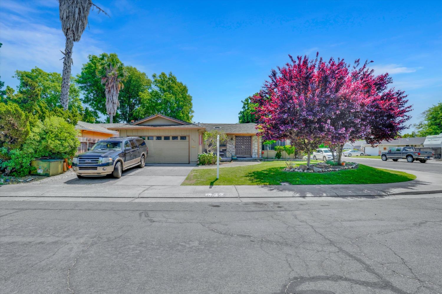 Detail Gallery Image 1 of 28 For 302 Sepulveda Dr, Stockton,  CA 95210 - 3 Beds | 3 Baths