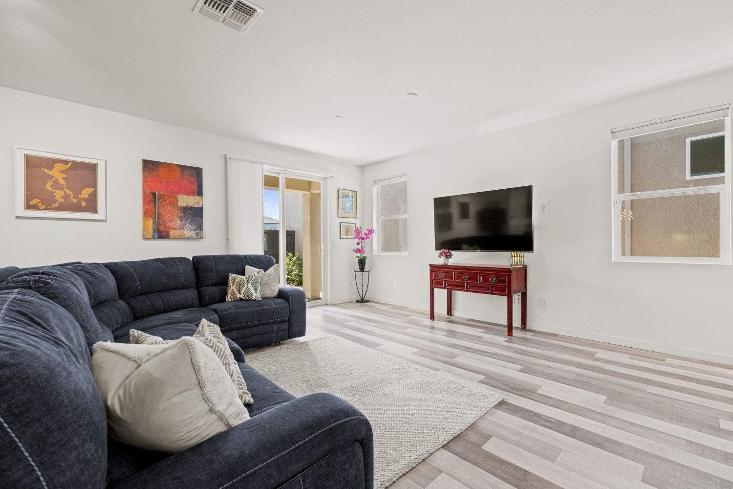 Edgeview Drive, Sacramento, California image 10