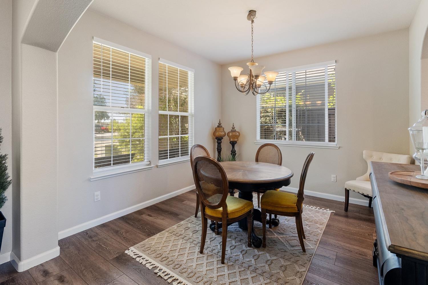 Detail Gallery Image 7 of 37 For 517 Lasso Ct, Oakdale,  CA 95361 - 5 Beds | 2/1 Baths