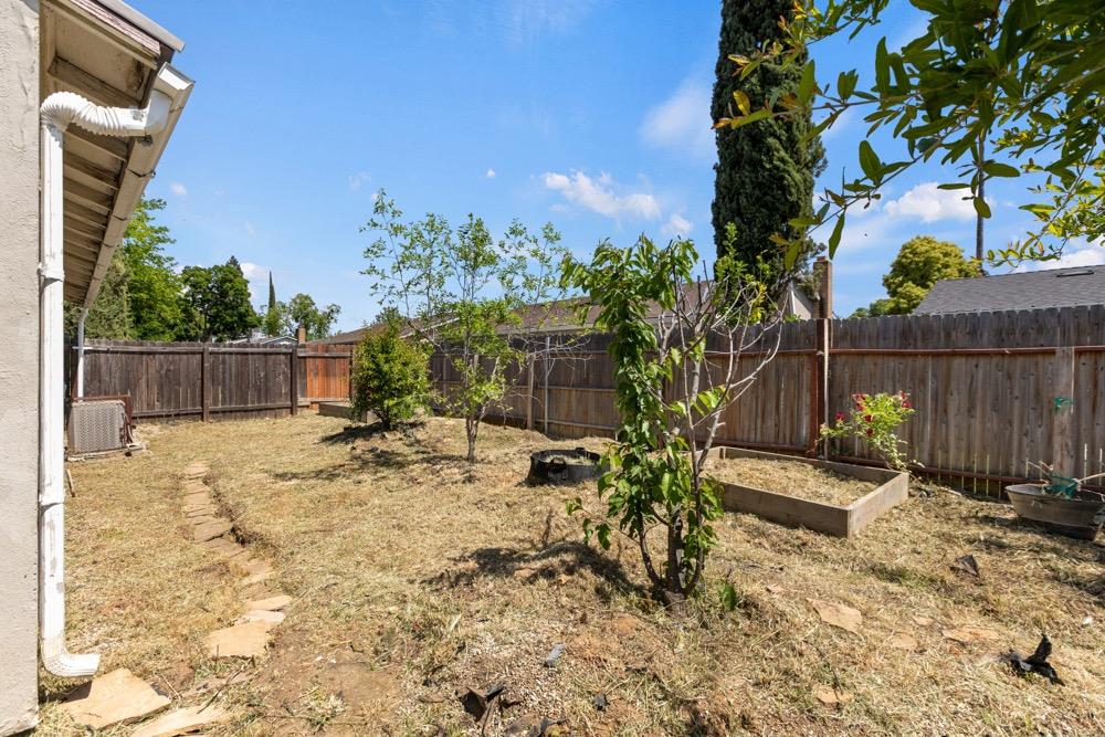 Henley Way, Sacramento, California image 24