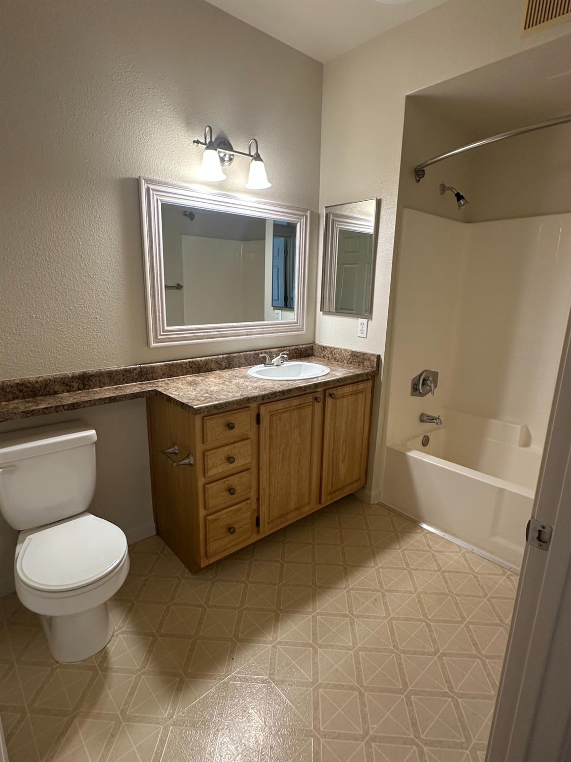 Photo #16: 225055476 Listing: Photo #16