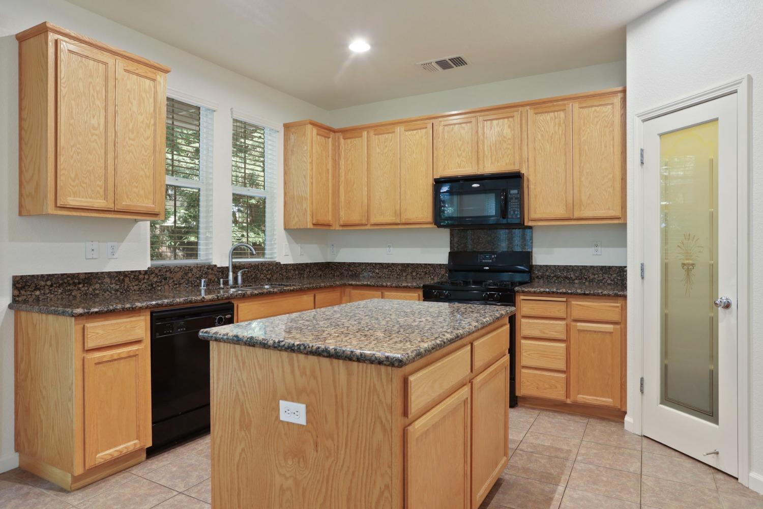 Detail Gallery Image 18 of 53 For 9363 Vintner Cir, Patterson,  CA 95363 - 4 Beds | 3 Baths
