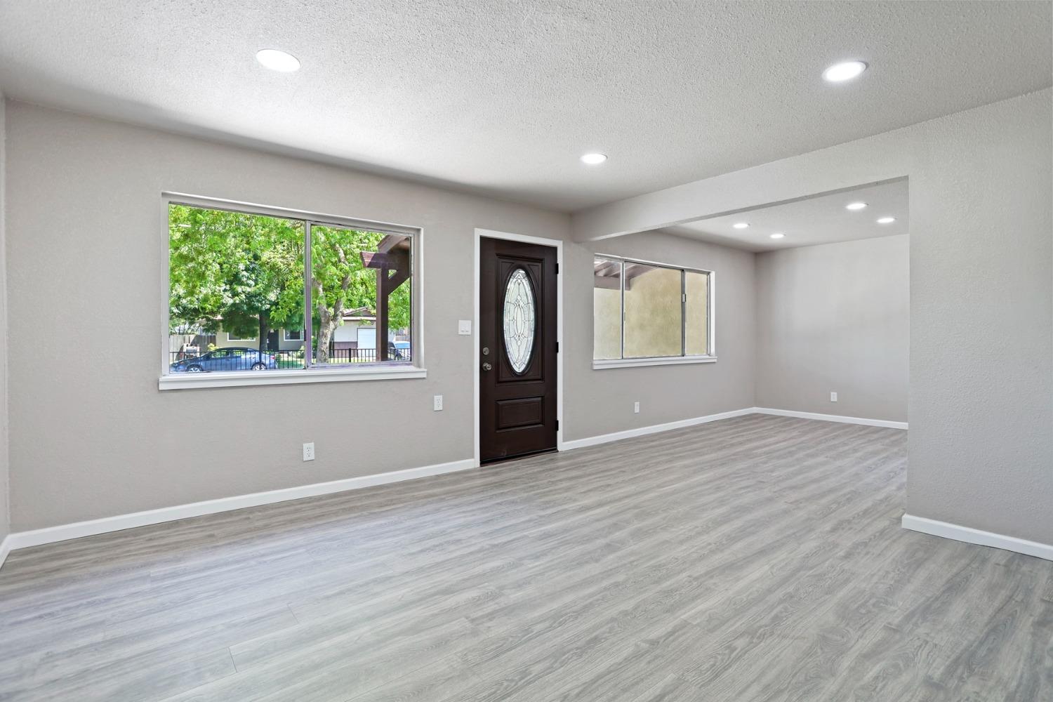 Detail Gallery Image 6 of 27 For 2717 Indiana St, Stockton,  CA 95206 - 4 Beds | 2 Baths