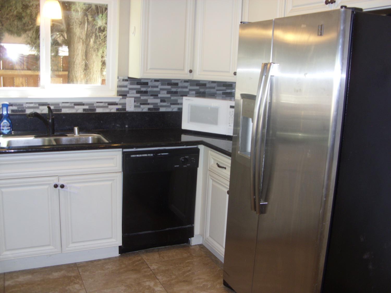 Detail Gallery Image 5 of 19 For 5341 Ygnacio Dr, Sacramento,  CA 95842 - 3 Beds | 1/1 Baths