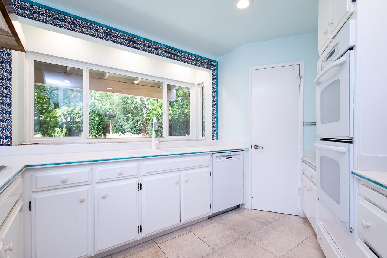 Detail Gallery Image 8 of 27 For 1205 Lantern Ct, Sacramento,  CA 95864 - 4 Beds | 3 Baths