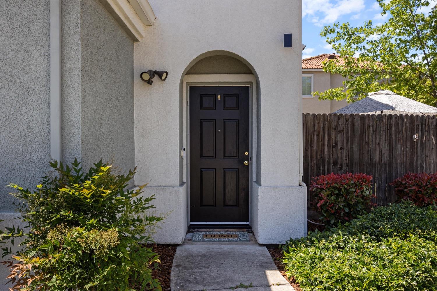 Detail Gallery Image 5 of 39 For 131 Ashwick Loop, Sacramento,  CA 95823 - 3 Beds | 2/1 Baths