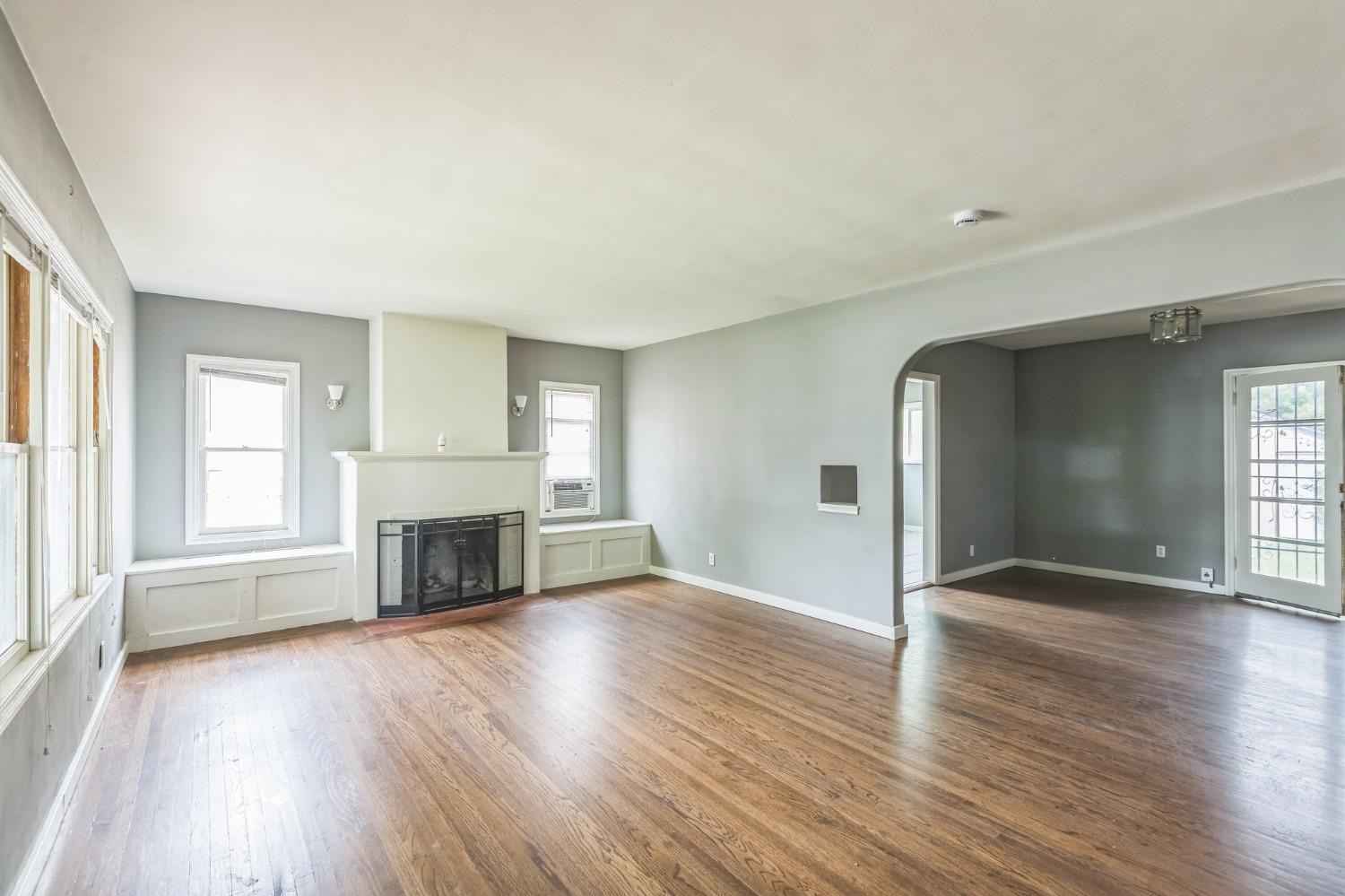 Detail Gallery Image 4 of 26 For 3809 San Carlos Way, Sacramento,  CA 95820 - 2 Beds | 1 Baths
