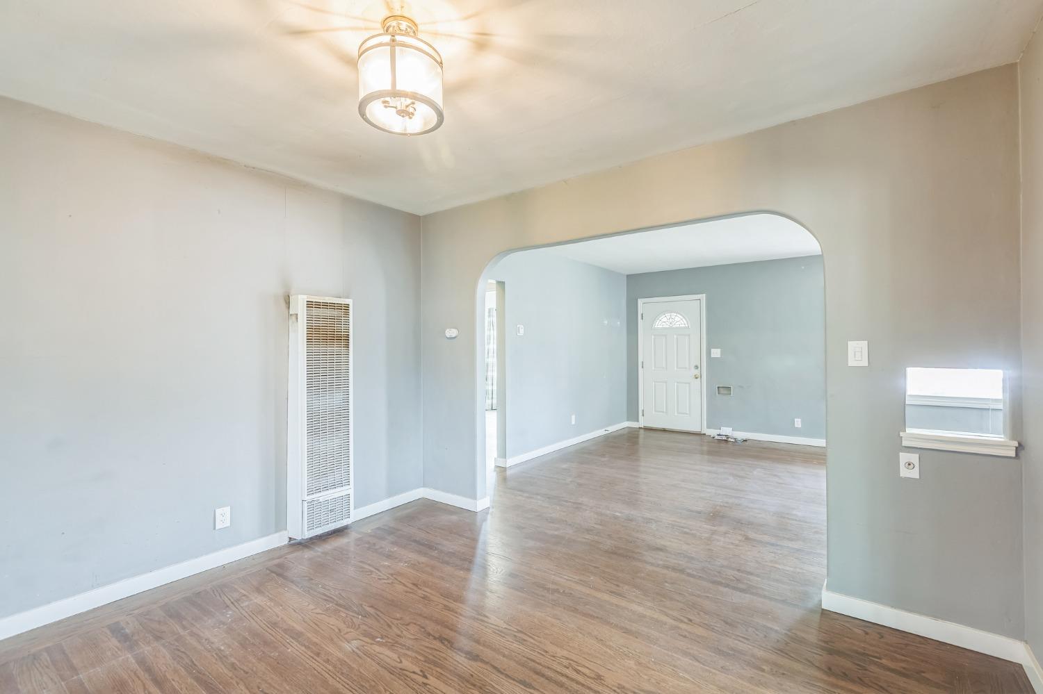 Detail Gallery Image 6 of 26 For 3809 San Carlos Way, Sacramento,  CA 95820 - 2 Beds | 1 Baths