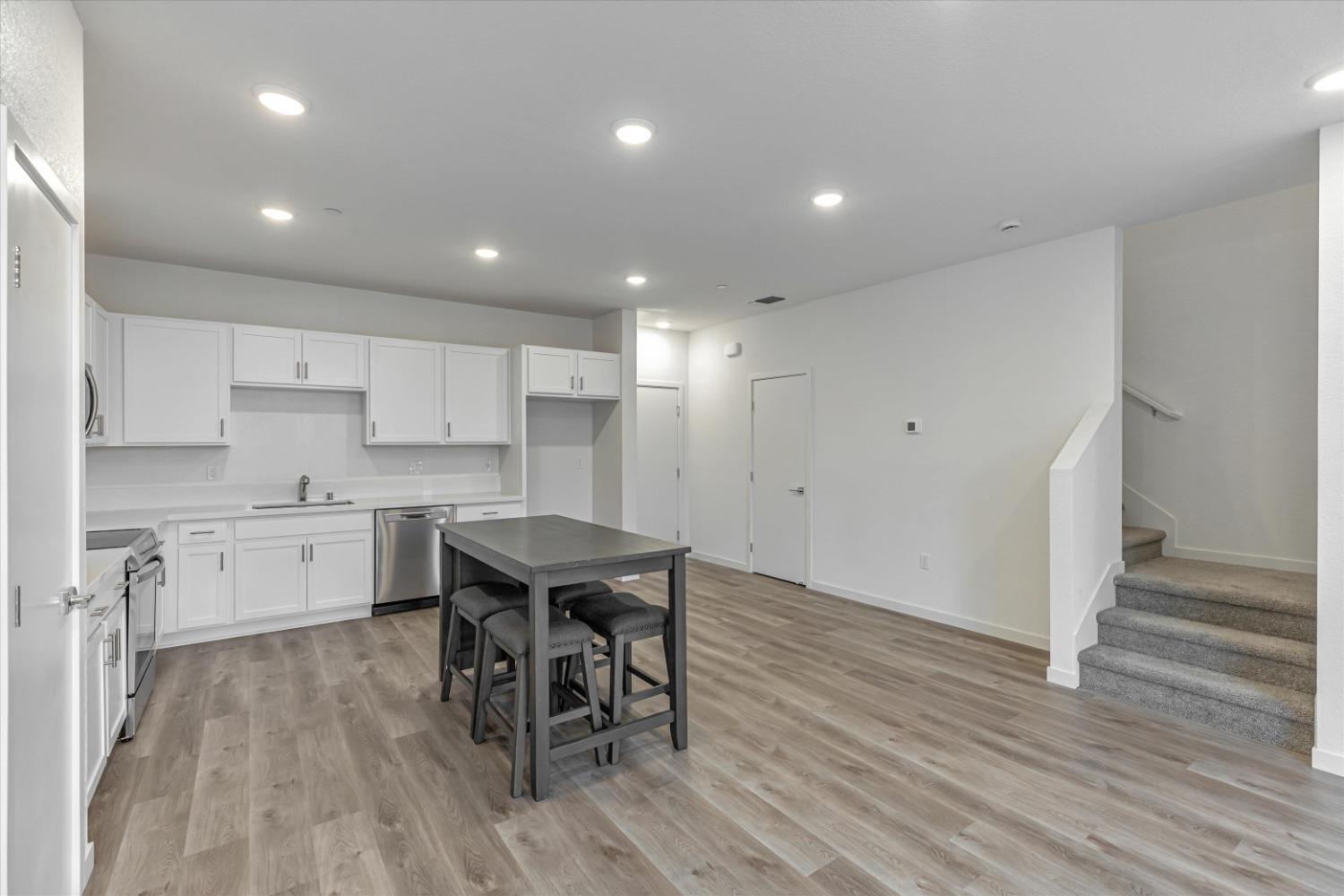 Bridgecross Drive, Sacramento, California image 3