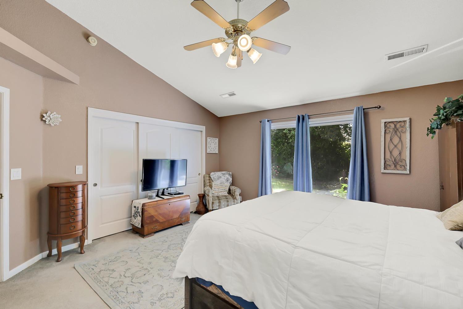 Donald Court, Yuba City, California image 12