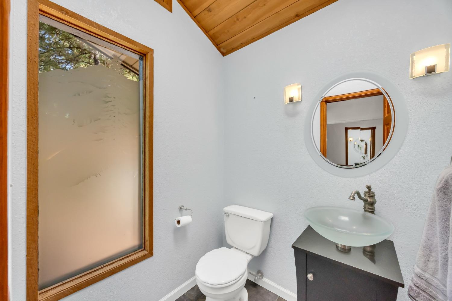 Detail Gallery Image 13 of 79 For 15135 Orchard Springs Rd, Grass Valley,  CA 95945 - 4 Beds | 4/1 Baths