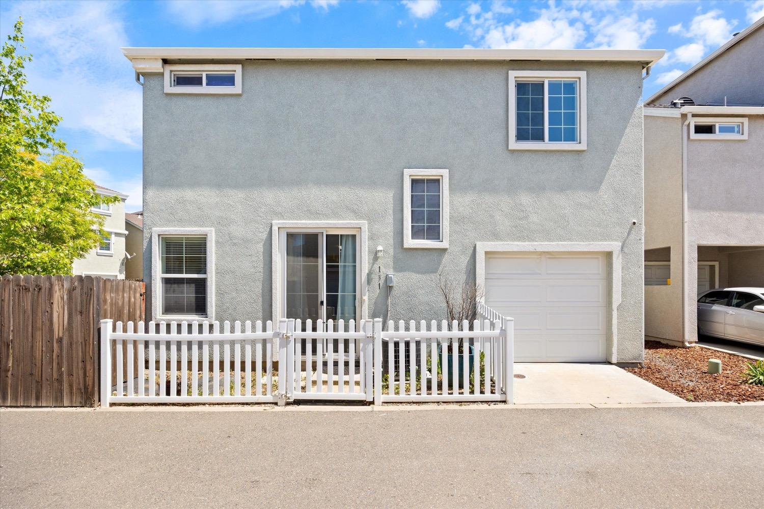 Detail Gallery Image 35 of 39 For 131 Ashwick Loop, Sacramento,  CA 95823 - 3 Beds | 2/1 Baths