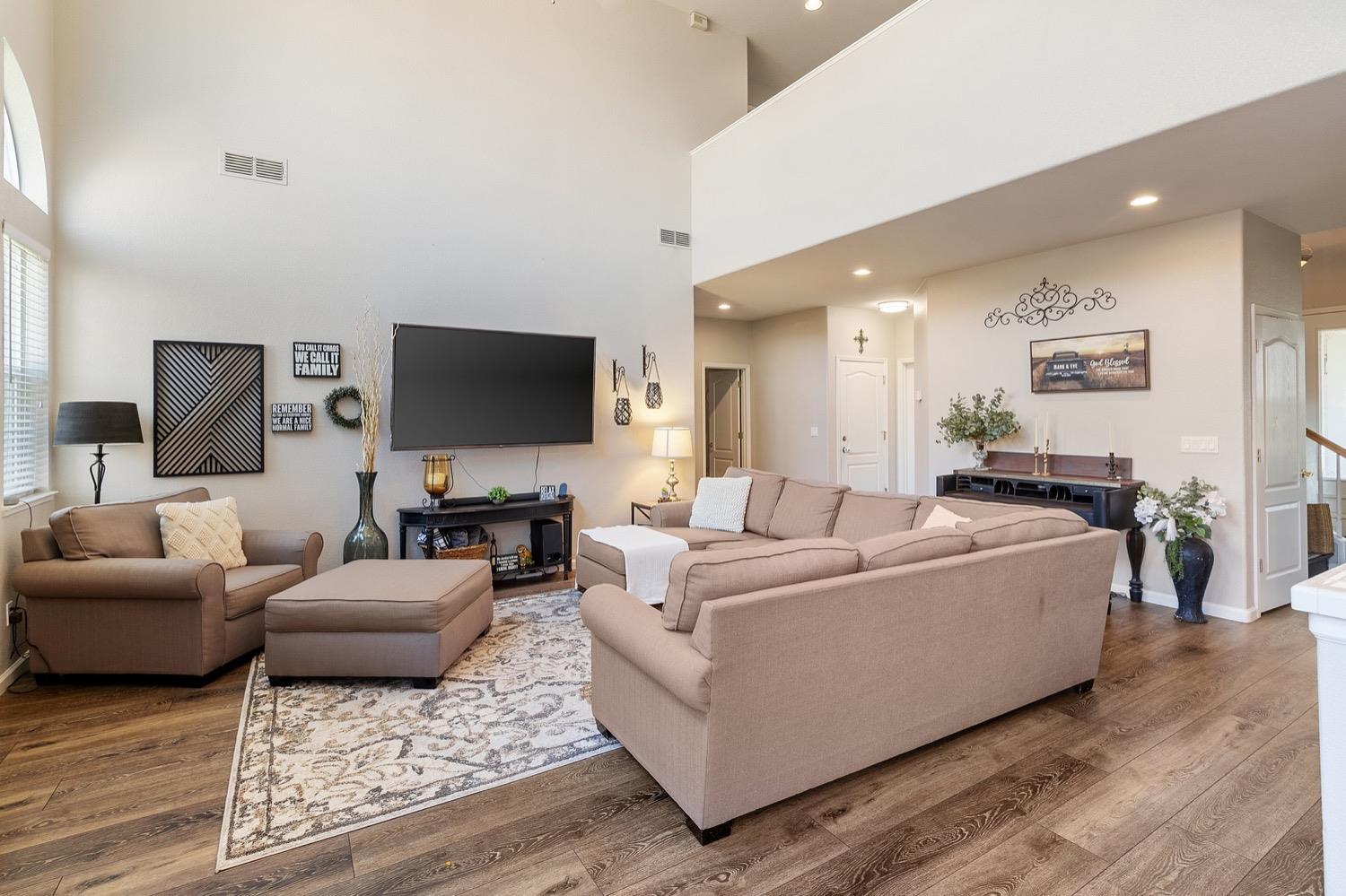 Detail Gallery Image 9 of 37 For 517 Lasso Ct, Oakdale,  CA 95361 - 5 Beds | 2/1 Baths