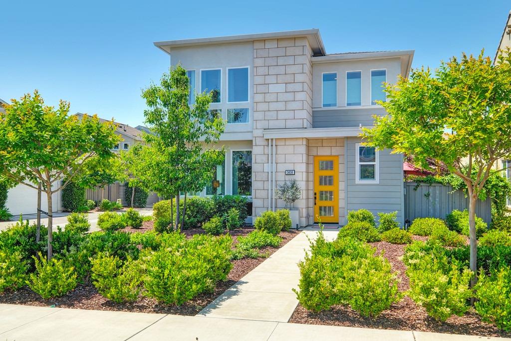 Detail Gallery Image 2 of 74 For 3438 Forney Way, Sacramento,  CA 95816 - 3 Beds | 2/1 Baths