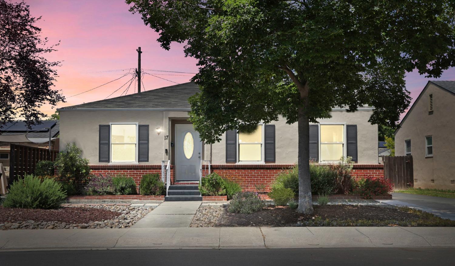 Detail Gallery Image 3 of 35 For 17 W Mendocino Ave, Stockton,  CA 95204 - 2 Beds | 1 Baths