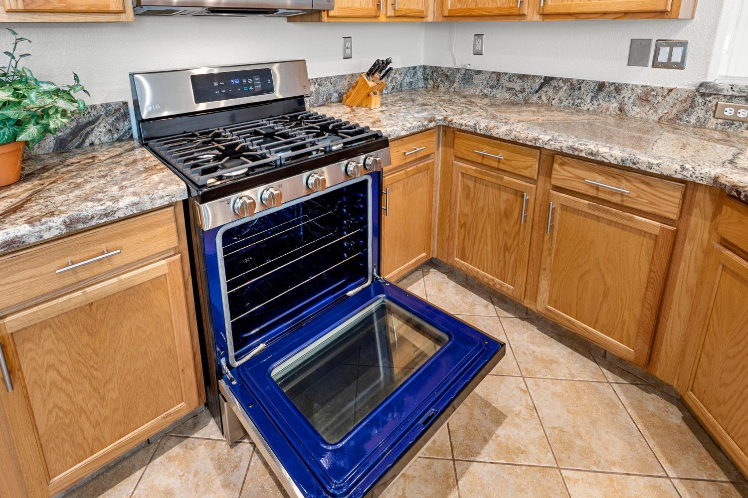 Photo #5: 225052322 Listing: Photo #5