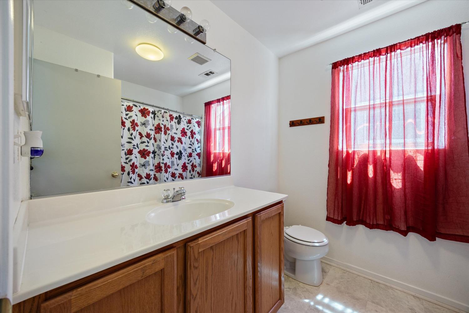 Detail Gallery Image 26 of 39 For 131 Ashwick Loop, Sacramento,  CA 95823 - 3 Beds | 2/1 Baths