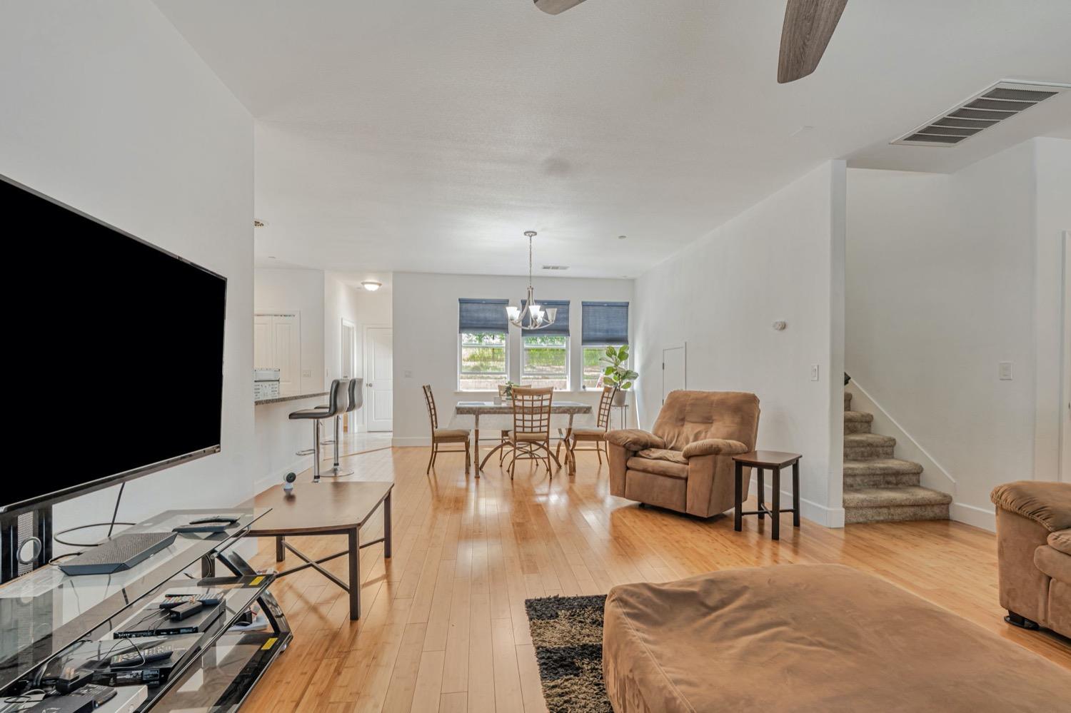 Lakeview Circle, Valley Springs, California image 5