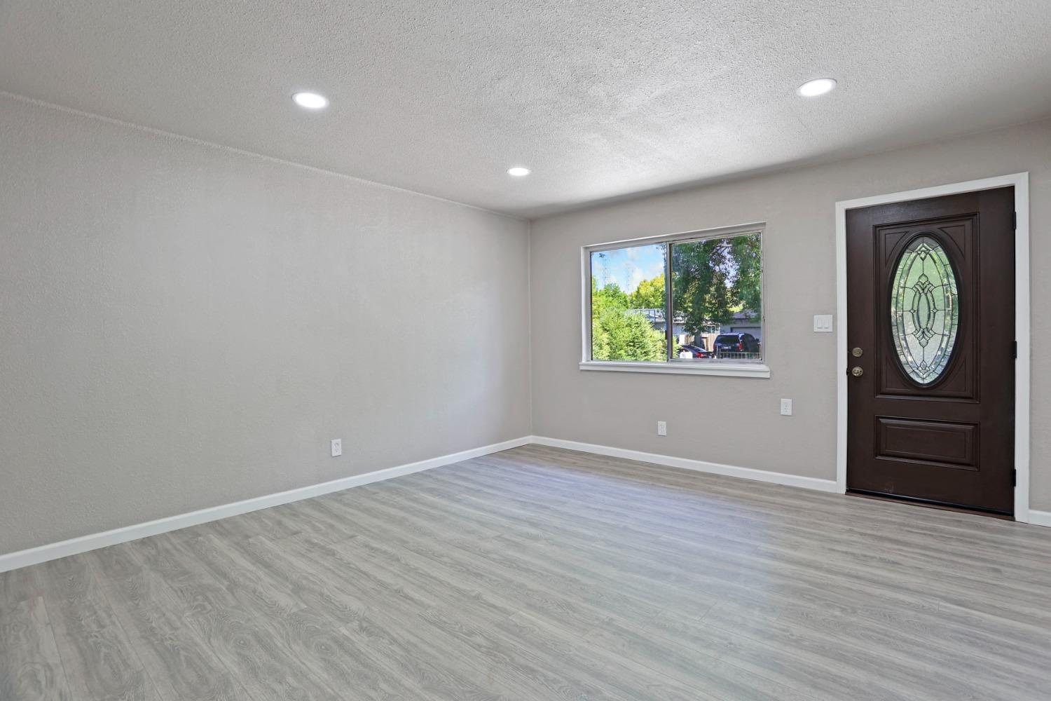 Detail Gallery Image 5 of 27 For 2717 Indiana St, Stockton,  CA 95206 - 4 Beds | 2 Baths