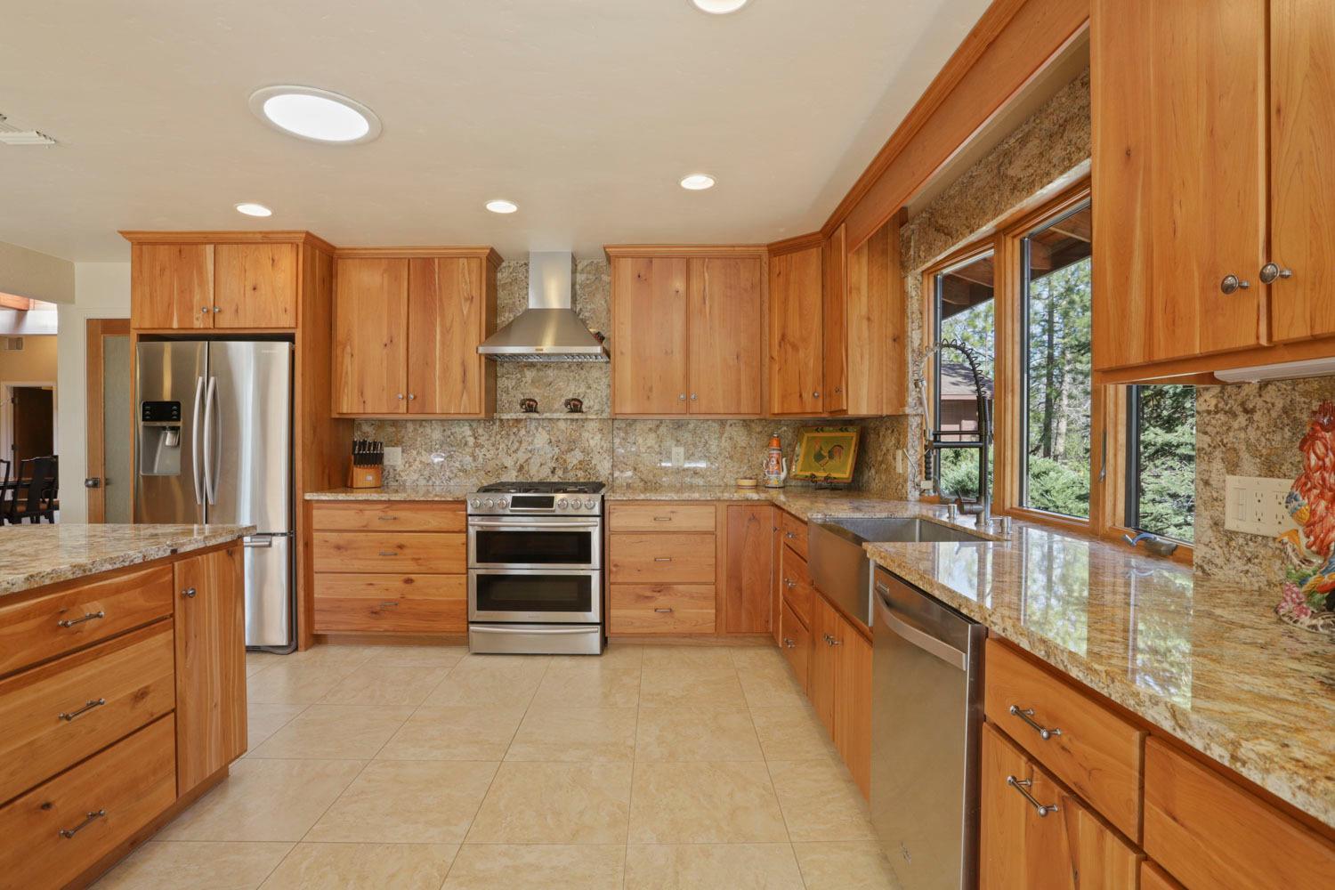 Detail Gallery Image 8 of 92 For 10415 Mcmahon Rd #10415,  Coulterville,  CA 95311 - 3 Beds | 4/1 Baths