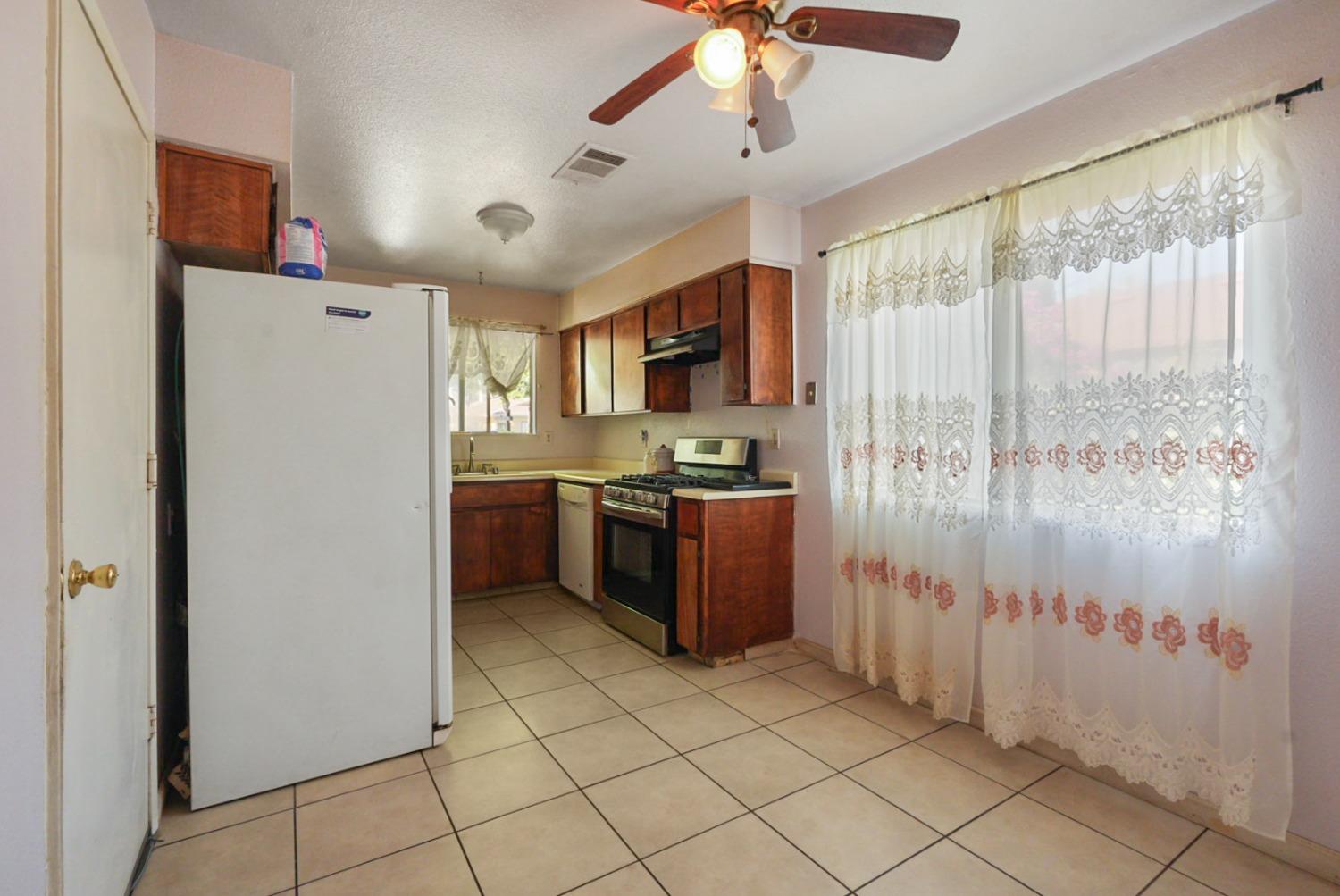 Gannet Court, Merced, California image 9