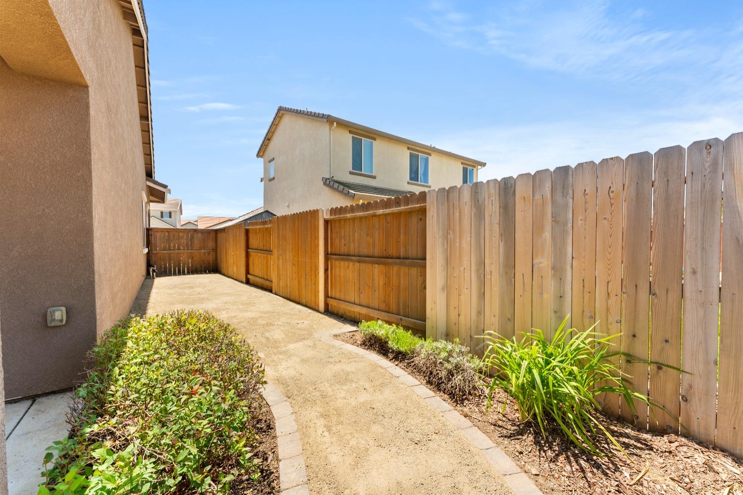 Detail Gallery Image 51 of 65 For 9363 Wild Lilac Cir, Sacramento,  CA 95829 - 4 Beds | 2 Baths