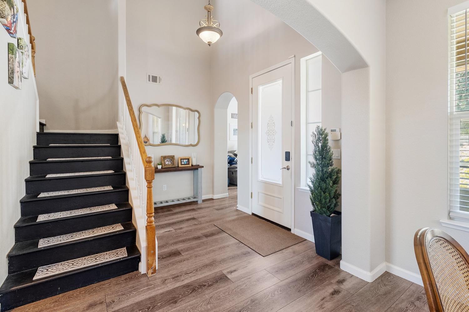 Detail Gallery Image 5 of 37 For 517 Lasso Ct, Oakdale,  CA 95361 - 5 Beds | 2/1 Baths