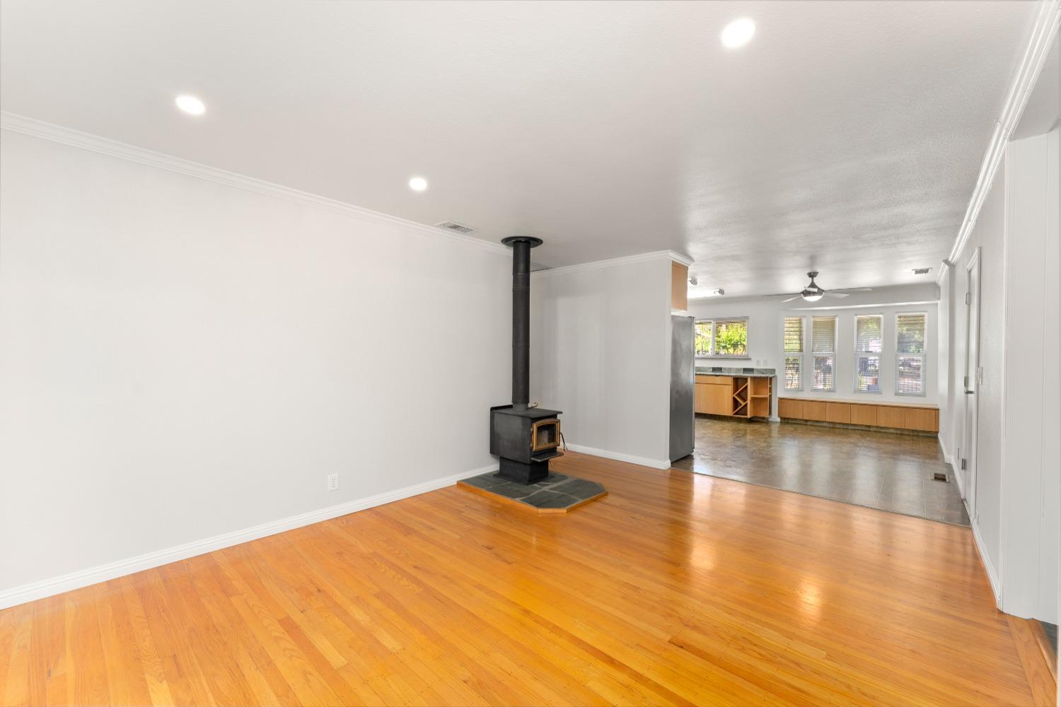 Detail Gallery Image 8 of 66 For 9512 Central Ave, Orangevale,  CA 95662 - 3 Beds | 2 Baths
