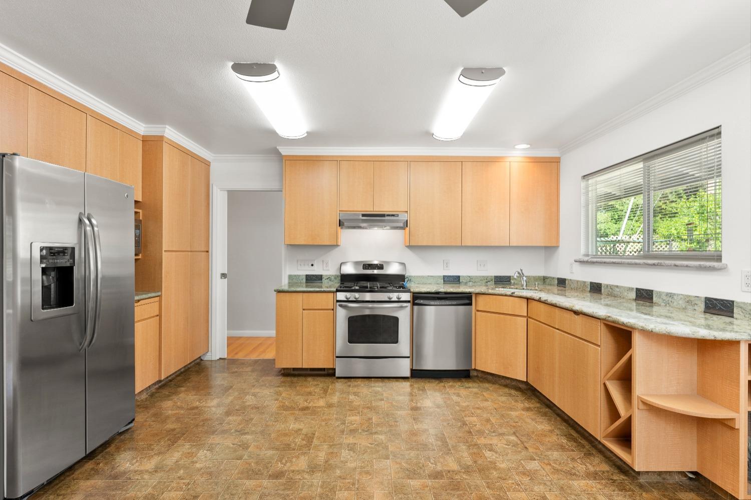 Detail Gallery Image 6 of 66 For 9512 Central Ave, Orangevale,  CA 95662 - 3 Beds | 2 Baths