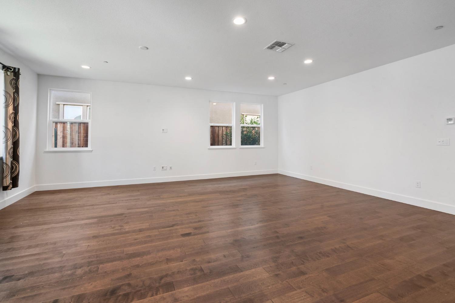 S Wilshire Avenue, Mountain House, California image 17