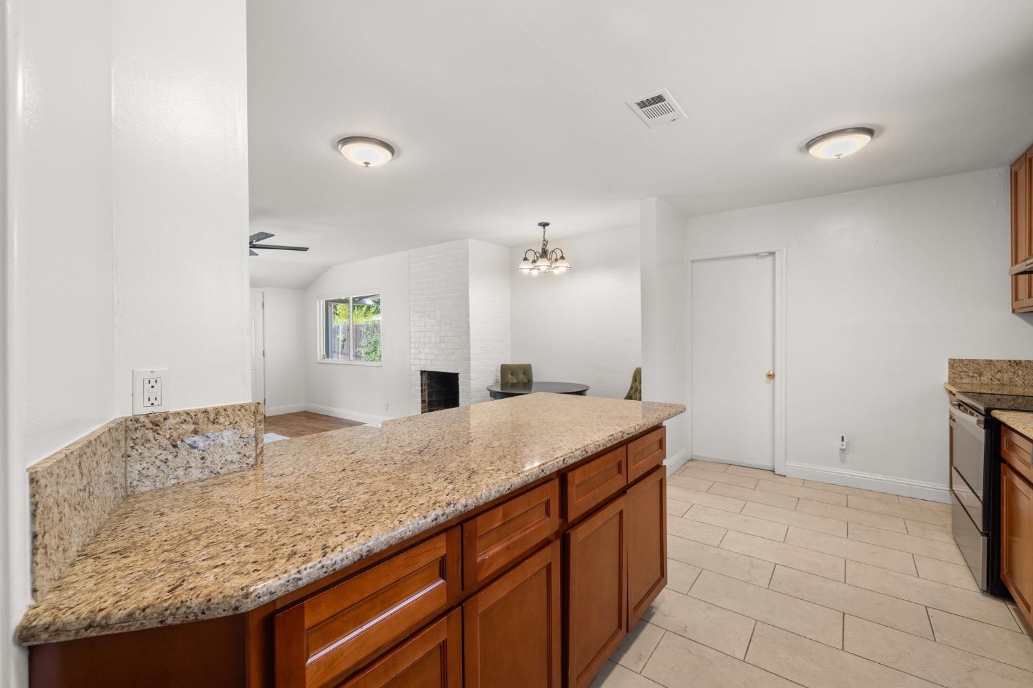 Windsor Drive, Sacramento, California image 15