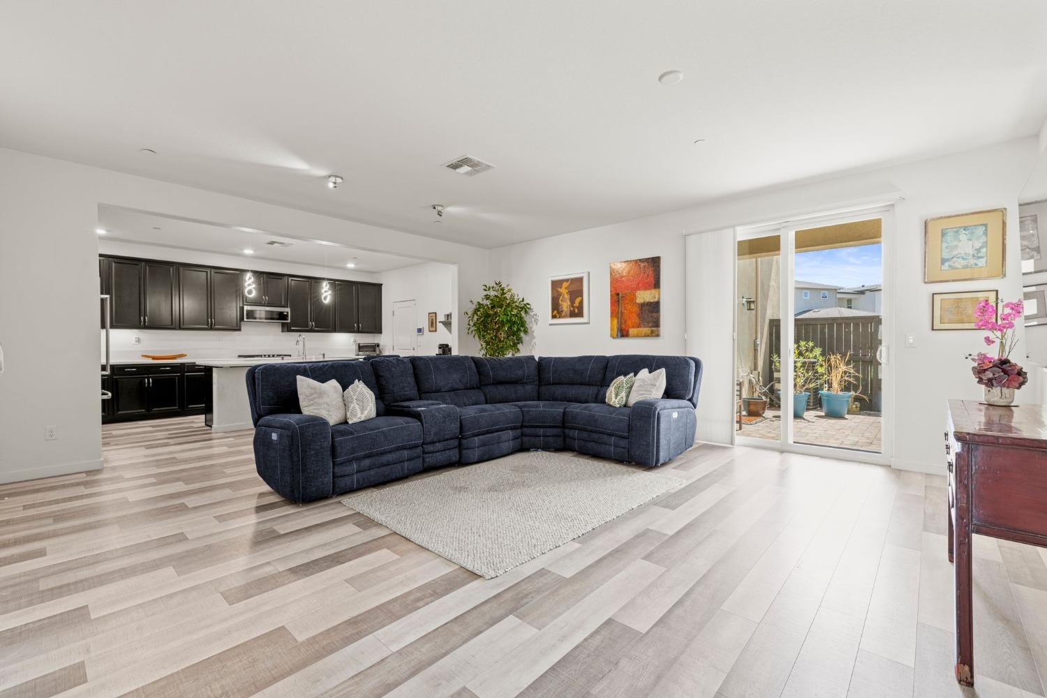Edgeview Drive, Sacramento, California image 8