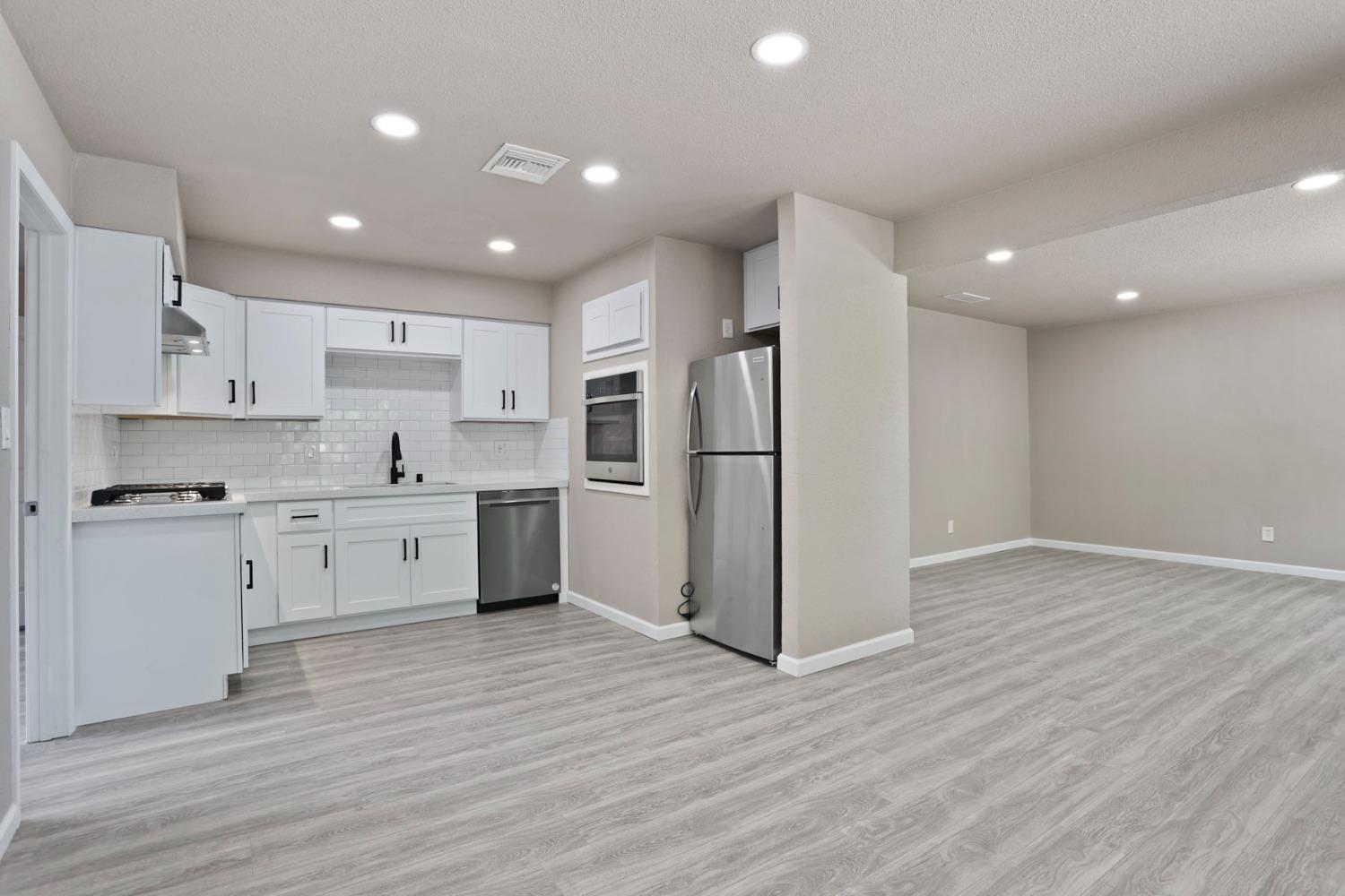 Detail Gallery Image 9 of 27 For 2717 Indiana St, Stockton,  CA 95206 - 4 Beds | 2 Baths