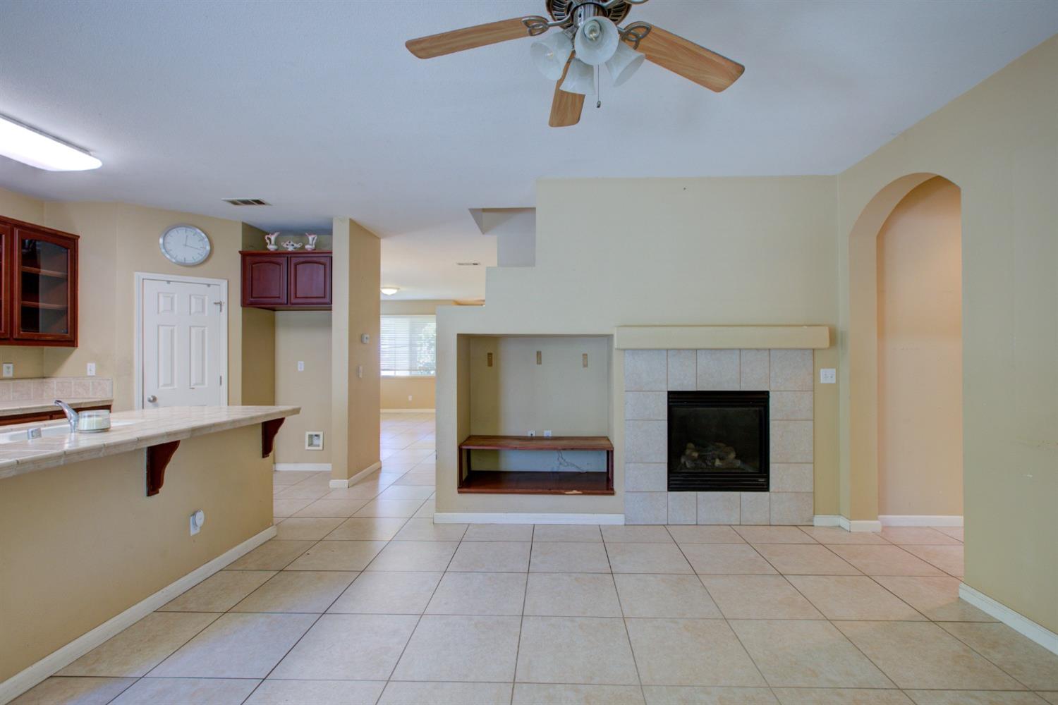 Detail Gallery Image 22 of 61 For 1492 Antioch Ct, Merced,  CA 95348 - 5 Beds | 2/1 Baths