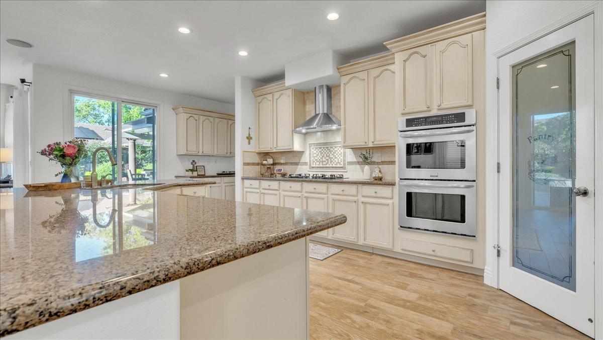 Mendes Court, Folsom, California image 6