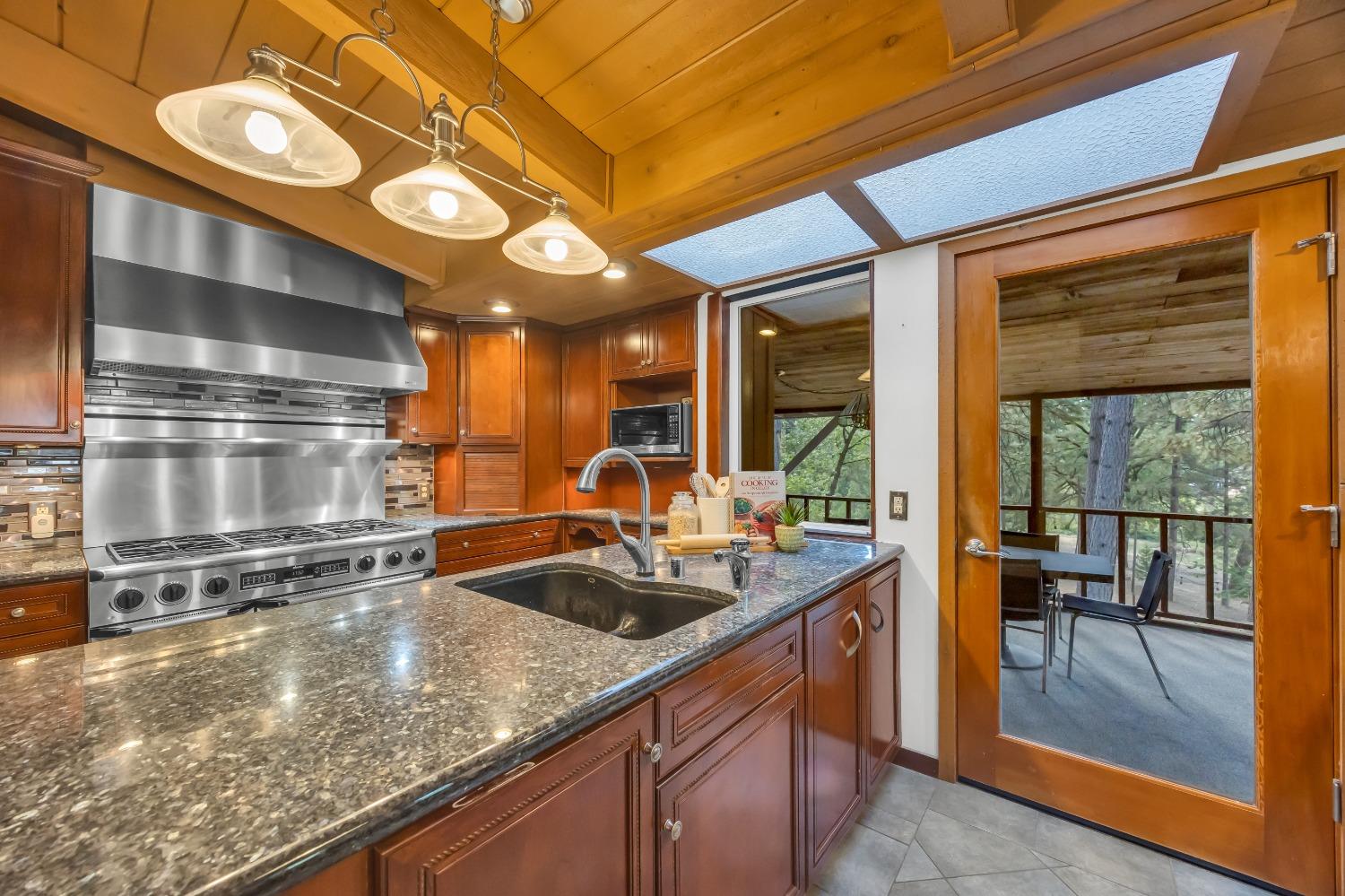 Detail Gallery Image 24 of 79 For 15135 Orchard Springs Rd, Grass Valley,  CA 95945 - 4 Beds | 4/1 Baths