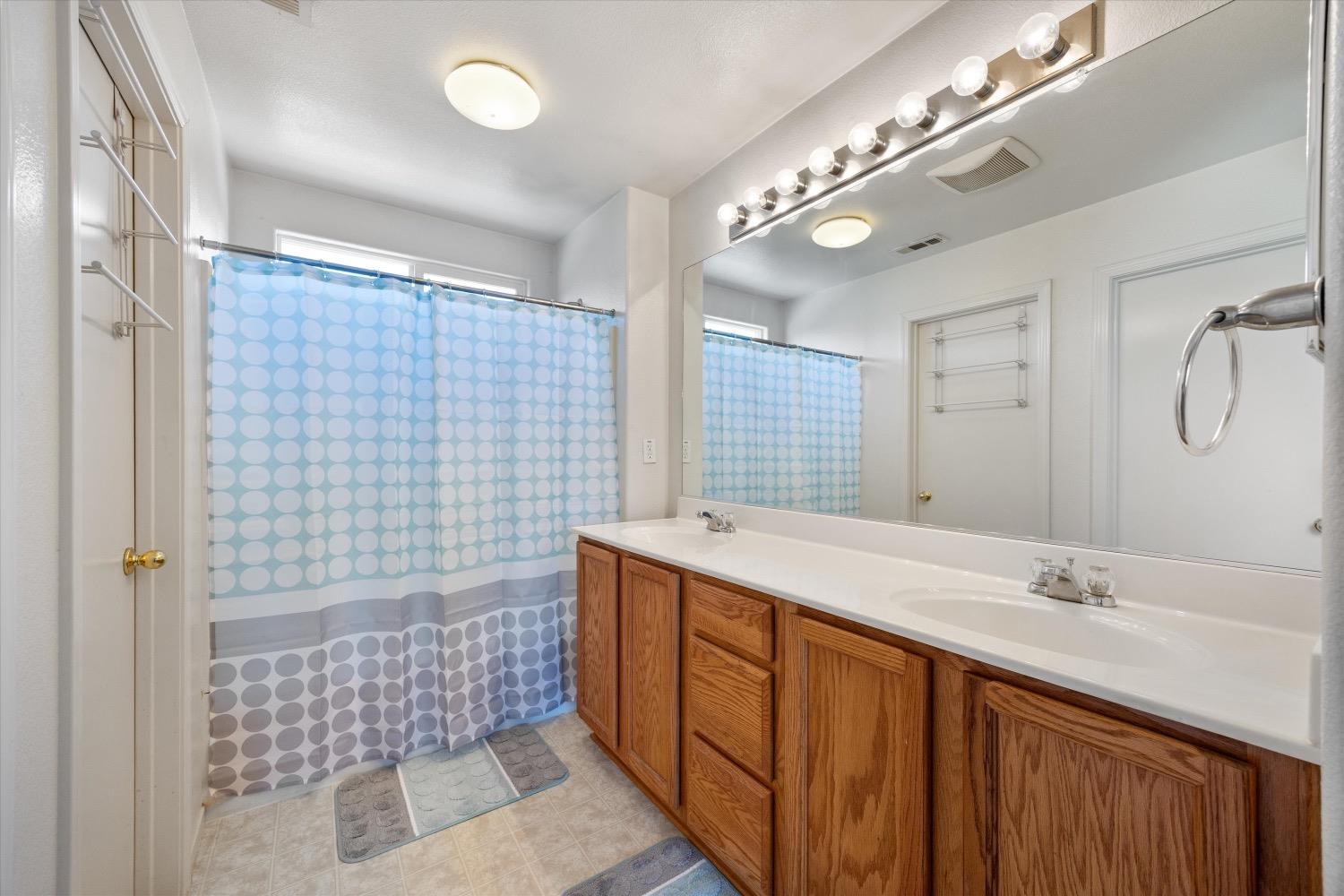 Detail Gallery Image 20 of 39 For 131 Ashwick Loop, Sacramento,  CA 95823 - 3 Beds | 2/1 Baths