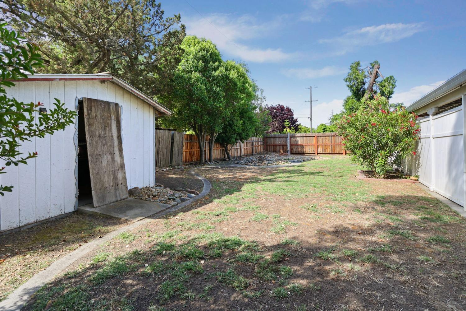 Dunmar Lane, Stockton, California image 27