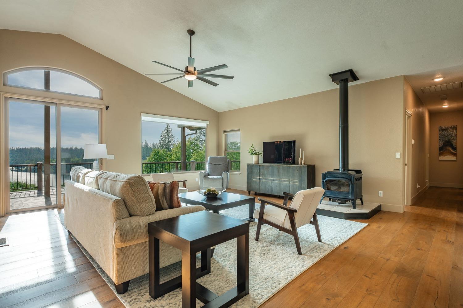 Detail Gallery Image 12 of 98 For 2555 Lake Van Giesen Rd, Meadow Vista,  CA 95722 - 3 Beds | 3 Baths
