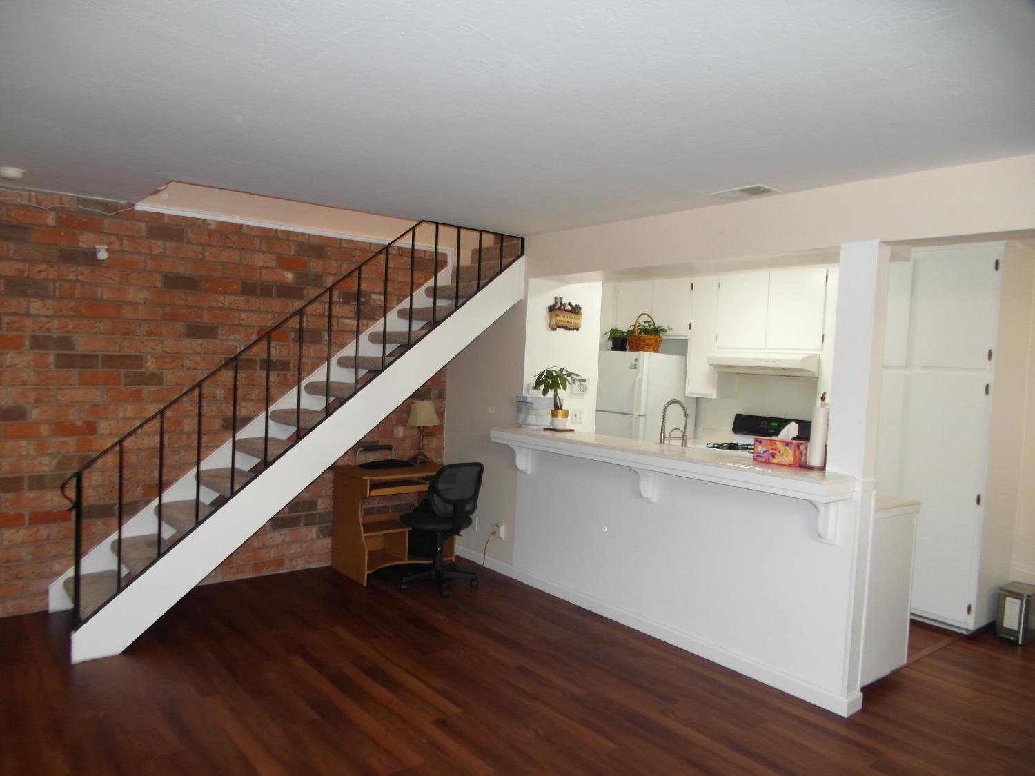 Photo #6: 225056119 Listing: Photo #6