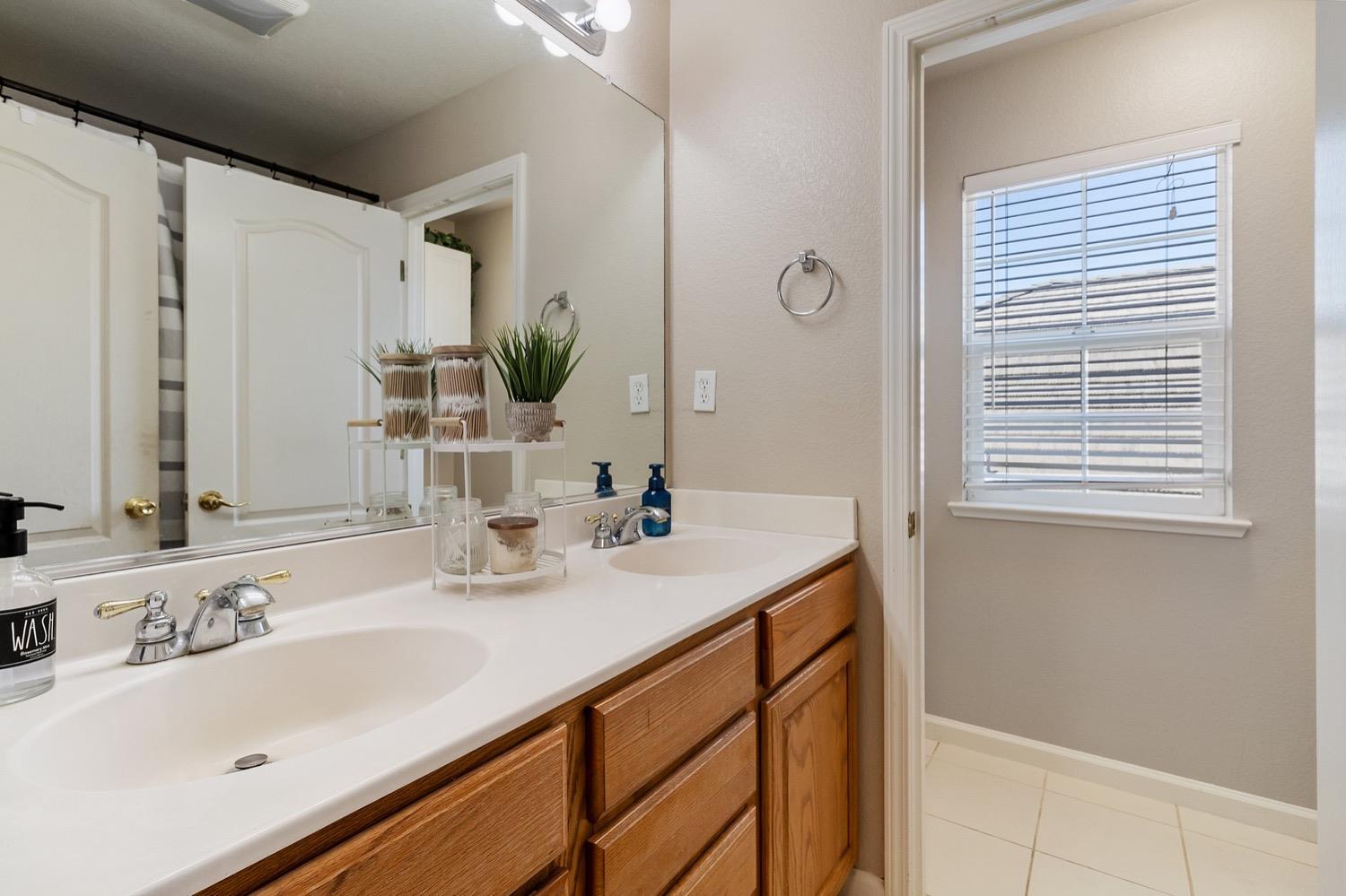 Detail Gallery Image 18 of 37 For 517 Lasso Ct, Oakdale,  CA 95361 - 5 Beds | 2/1 Baths
