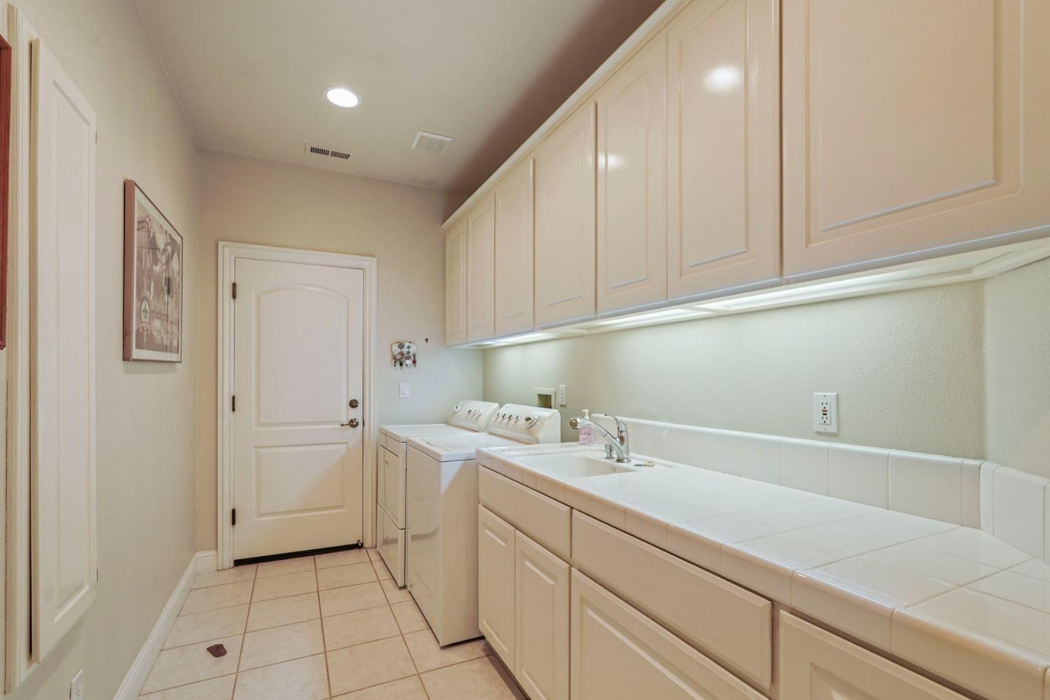 Windwood Drive, Woodbridge, California image 46