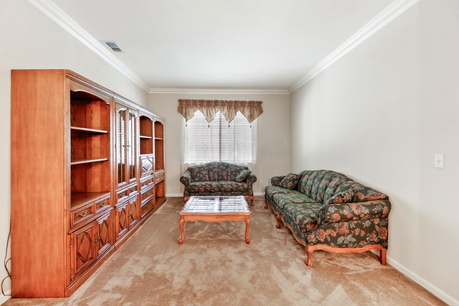 Detail Gallery Image 18 of 62 For 9329 Mainline Dr, Elk Grove,  CA 95624 - 4 Beds | 2 Baths