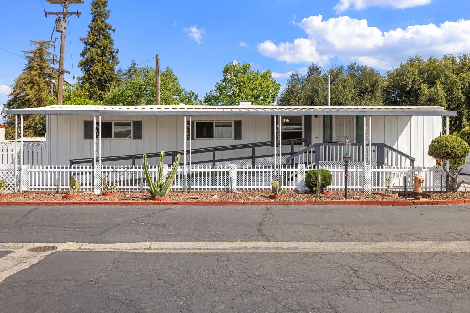 Detail Gallery Image 4 of 38 For 425 20th Century Blvd E5, Turlock,  CA 95380 - 2 Beds | 2 Baths