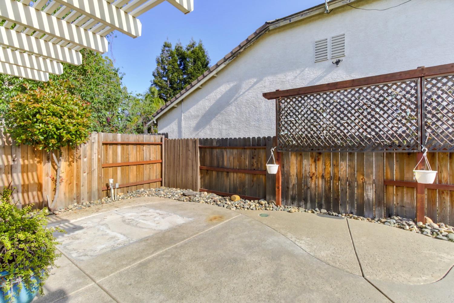 Detail Gallery Image 51 of 62 For 9329 Mainline Dr, Elk Grove,  CA 95624 - 4 Beds | 2 Baths