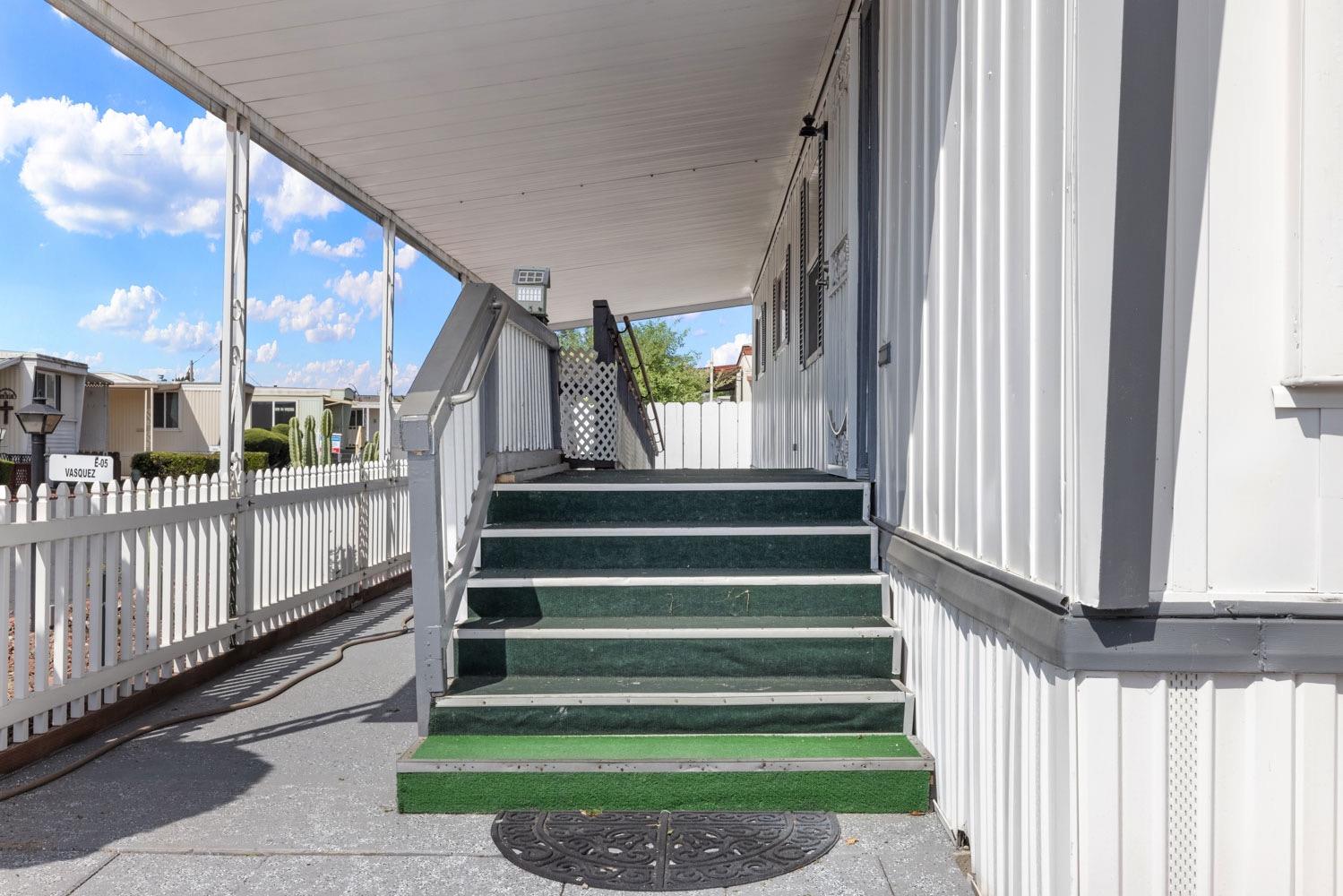 Detail Gallery Image 6 of 38 For 425 20th Century Blvd E5, Turlock,  CA 95380 - 2 Beds | 2 Baths