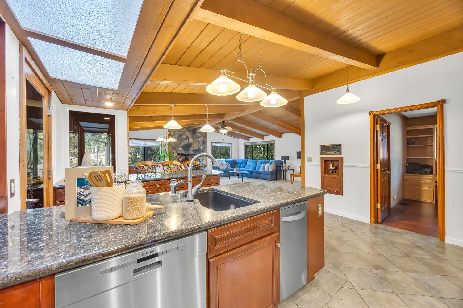 Detail Gallery Image 25 of 79 For 15135 Orchard Springs Rd, Grass Valley,  CA 95945 - 4 Beds | 4/1 Baths